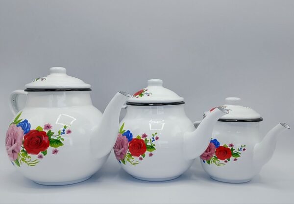 إبريق شاي من Enamel